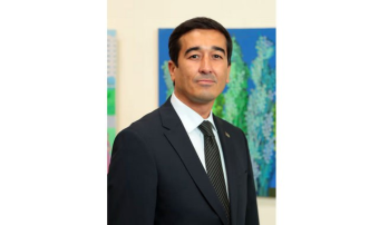 Художник из Туркменистана получил медаль Академии Тюркского мира