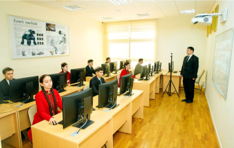 В Туркменистане определили лучших студентов по компьютерным технологиям