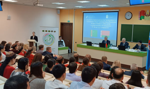 Туркменский посол встретился со студентами в Минске