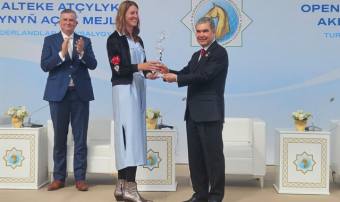 Национальный Лидер туркменского народа награждён за вклад в коневодство