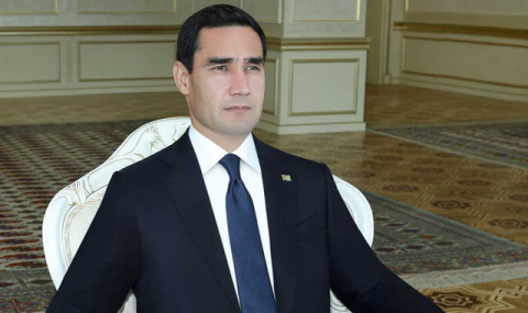 В Ашхабаде прошли праздничные скачки с участием главы государства