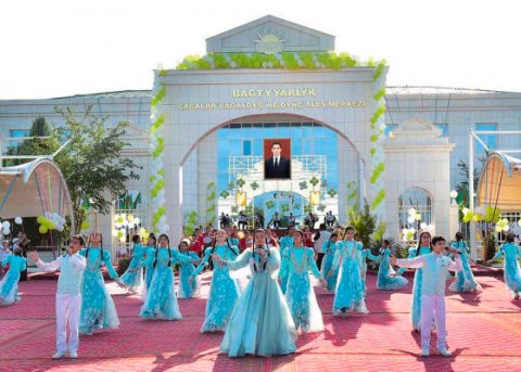 Дети Туркменистана отдыхают в здравнице на берегу Амударьи «Bagtyýarlyk»