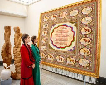 В Ашхабаде открылась выставка народных художников Туркменистана