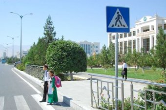 Школьникам Ашхабада рассказали о правилах безопасности на дороге