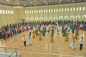 Во Дворце Döwletliler köşgi отпраздновали Новруз с вручением подарков детям