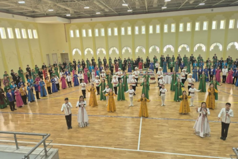 Во Дворце Döwletliler köşgi отпраздновали Новруз с вручением подарков детям