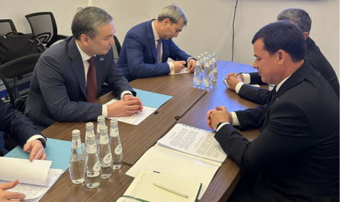 Встреча министров промышленности Туркменистана и Казахстана на конференции ЮНИДО