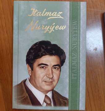Переизданы сборники стихов туркменских поэтов