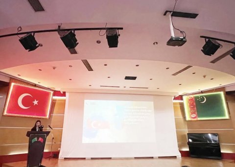 В Ашхабаде отметили Всемирный день семьи тюркских языков