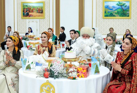 В Балканабате прошли торжества в честь мира, нейтралитета и Нового года