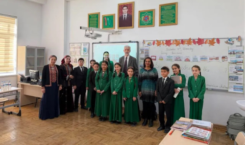 Профессора Ноттингемского Трентского университета посетили туркменский языковой институт