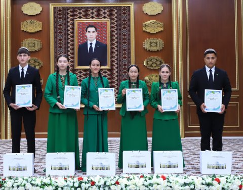 В Ашхабаде провели олимпиаду по биологии в честь Дня независимости Туркменистана