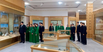 Для школьников Туркменистана организовали программу осенних каникул