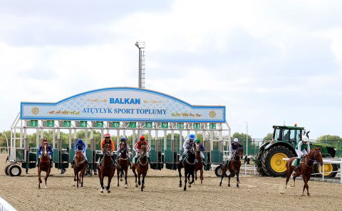 В Балканском велаяте открылся сезон весенних конных скачек