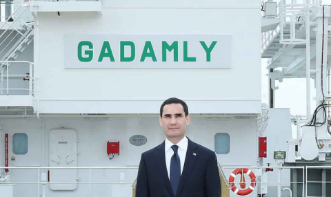 Президент Туркменистана принял участие в запуске сухогруза