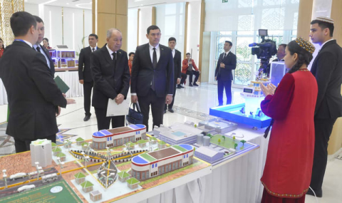 В Туркменистане отметили лучших разработчиков стартапов в возобновляемой энергетике