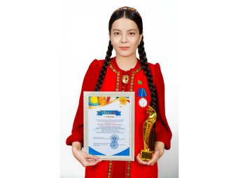 Студентка из Туркменистана признана лучшей в Центральной Азии