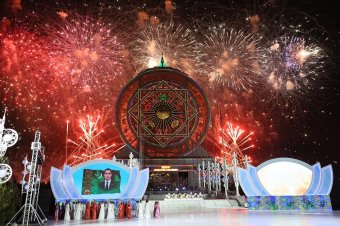 Грандиозный концерт и фейерверк подарили туркменистанцам праздничную атмосферу