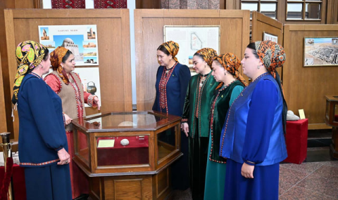 В музеи Туркменистана переданы новые археологические находки