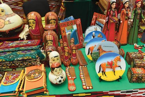 В Туркменистане стартует продажа сувениров к 30-летию нейтралитета страны