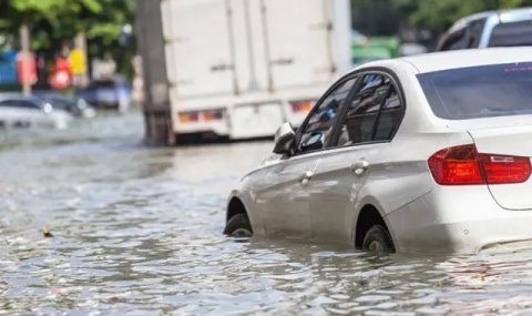 Из-за проливных дождей Анталья в Турции оказалась под водой