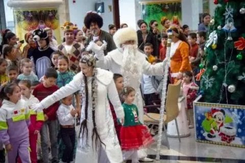 Новогодние представления для детей начались в театрах Туркменистана