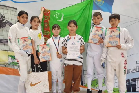 Юные туркменские шпажисты успешно выступили на турнире «Platinum Fencing Cup» в Алматы