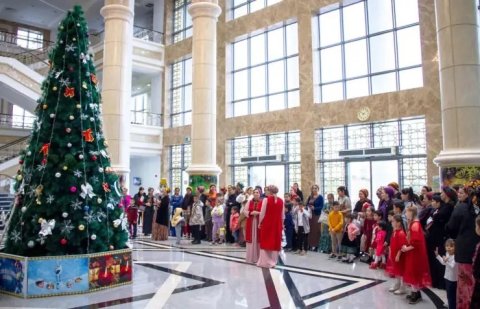 В Туркменистане показана «Новогодняя сказка» драматурга Гадама Какабаева