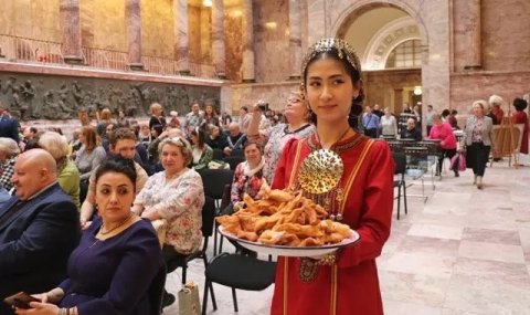 Культурное мероприятие, посвященное туркменскому поэту Махтумкули Фраги, было организовано для жителей Санкт-Петербурга