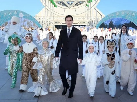 Президент Туркменистана принял участие в новогодних торжествах