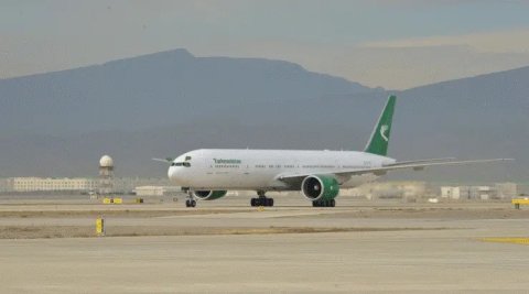 В Ашхабад прибыл новый пассажирский самолет Boeing 777-300 ER